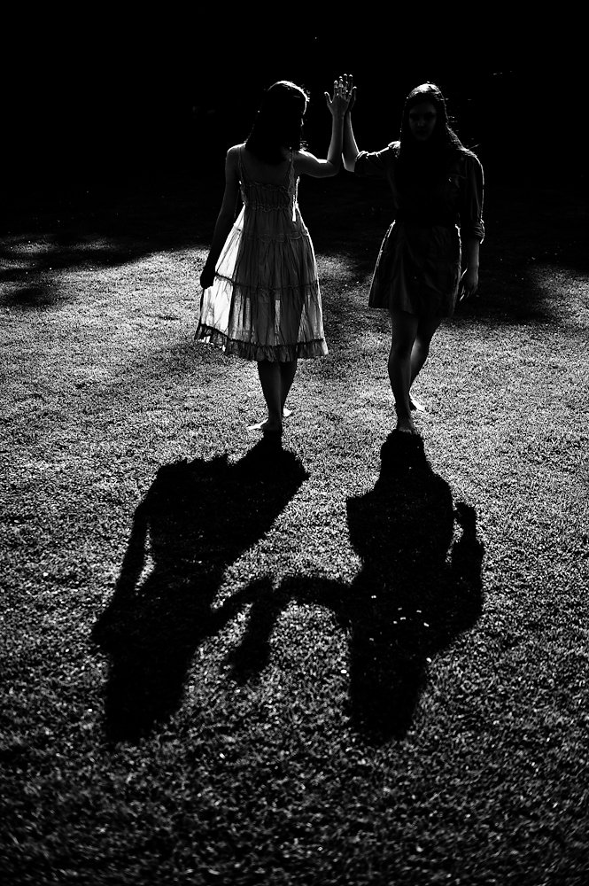 20100526133434-yup8717-shadow-dancers.jpg